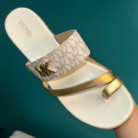 Michael Kors monogram Sidney toe sandal - Picture 12 of 17